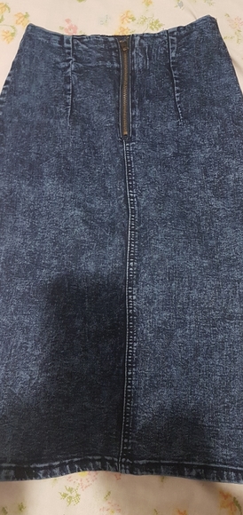 Skirts - Picture 2 of 2